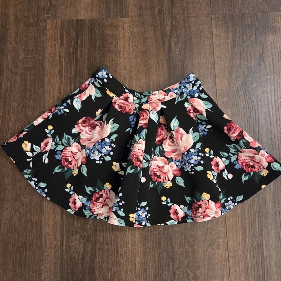 Ambercrombie And Fitch Kids Floral Black Skirt - Picture 3 of 3